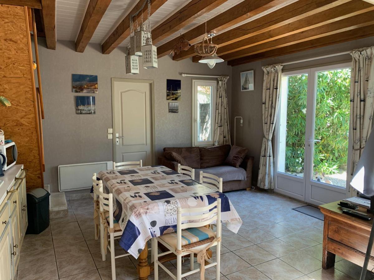 Maison De Pays Au Centre Du Village Saint-Martin-de-Re Luaran gambar